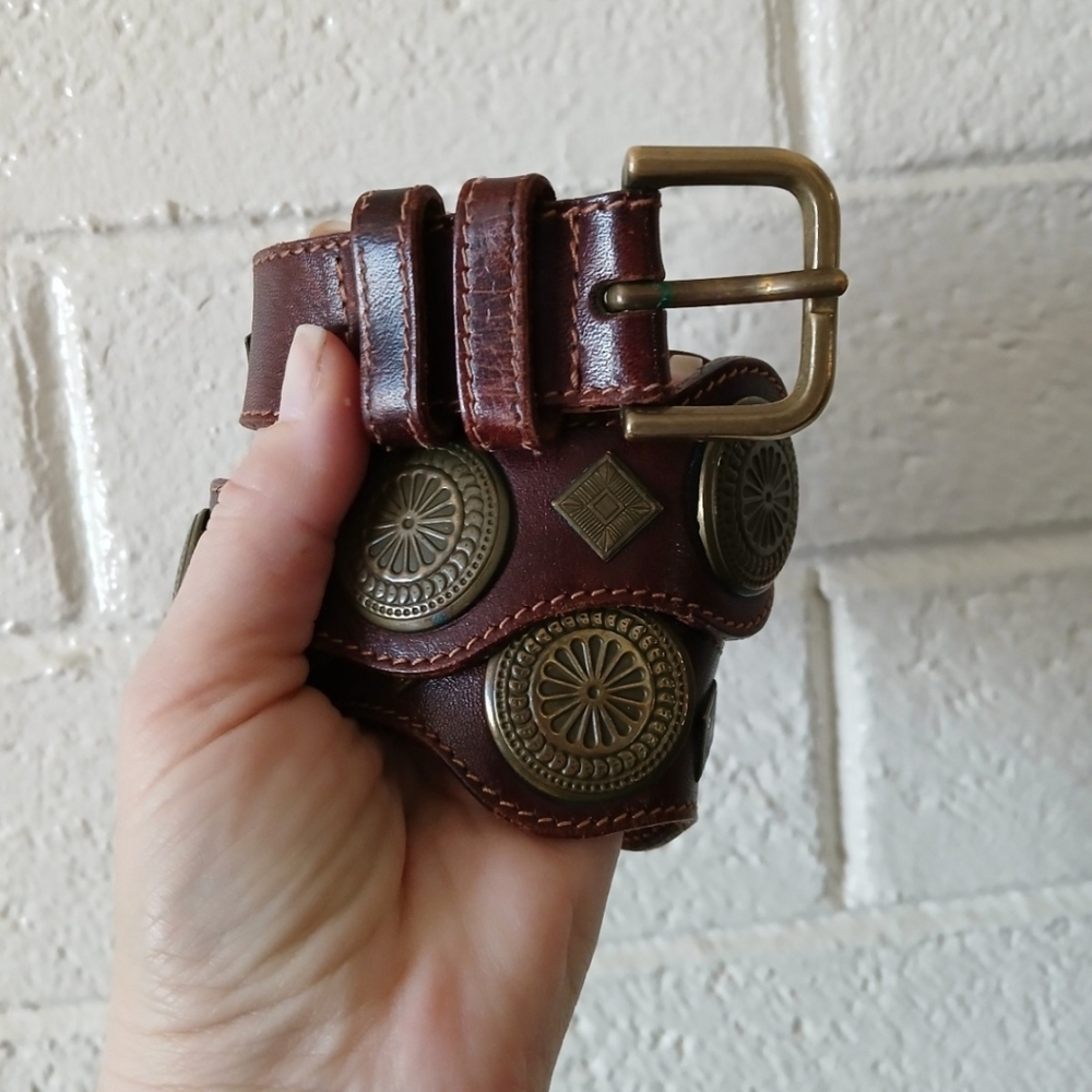 Vintage Banana Republic Brown Leather Brass Western Concho Belt. Made in Italy - Picture 10 of 12